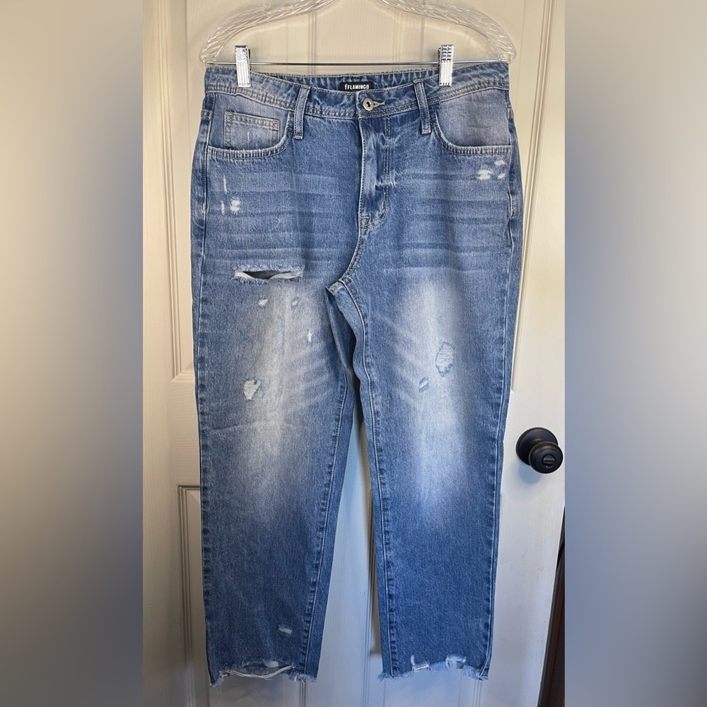 Flamingo high rise distressed light wash jean. Size Large
